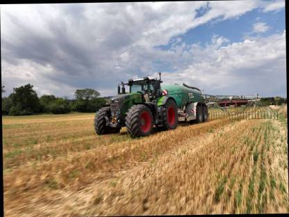 Bild 3:Gülleausbringung