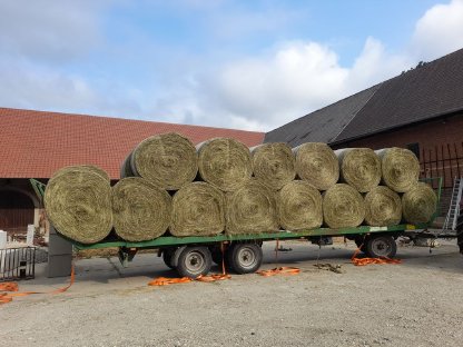 Bild 5:Heu, Luzerne und Stroh aus Ernte 2025, auch in BIO-Qualität