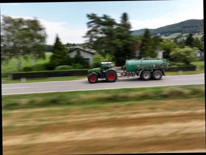 Bild 4:Gülleausbringung