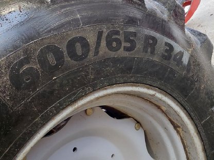 Bild 2:Michelin Multibib 480/65R24 und 600/65R34