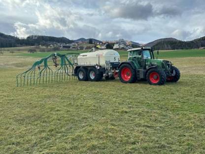 Bild 3:Gülleausbringung