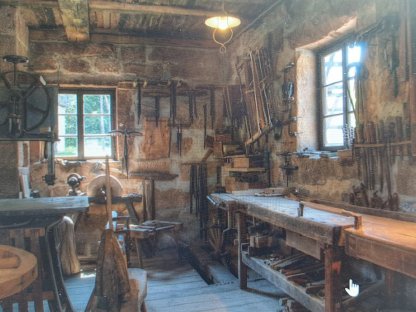 Bild 2:Suche alte landwirtschaftliche Geräte (klein oder größer)