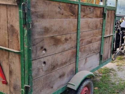 Traktoranhänger zum Transport von Tieren