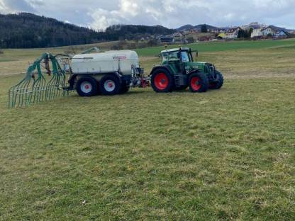 Bild 2:Gülleausbringung