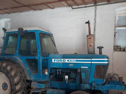 Ford Traktor 8100