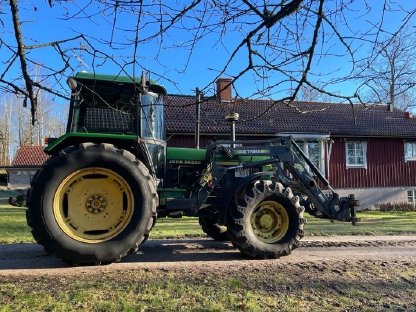 Bild 5:Traktor John Deere 3650 mit Frontlader und 2 Werkzeugen