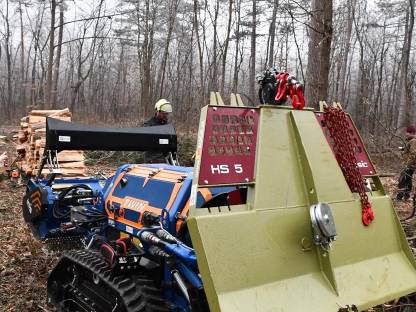 Forstmulchen, Holzbringung, Seilwinden unterstützte Fällung