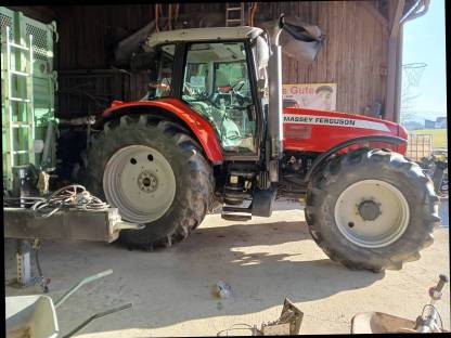 Traktor mit neuen Pickerl MF 6465