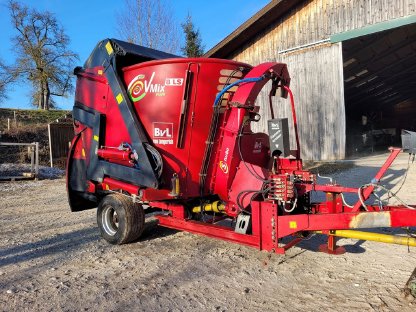 Futtermischwagen BVL V-Mix 8LS mit Strohgebläse