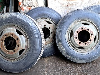 Bild 2:LKW Räder 9.00-20