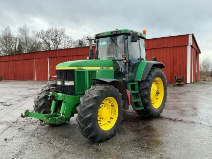 Traktor John Deere 7710