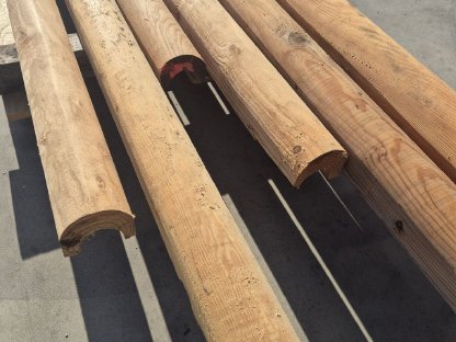 Bild 2:Holzdachrinnen, diverse Größen und Längen
