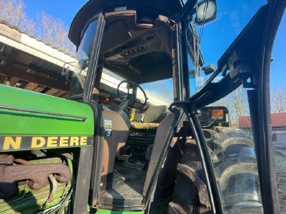 Bild 7:Traktor John Deere 3650 mit Frontlader und 2 Werkzeugen