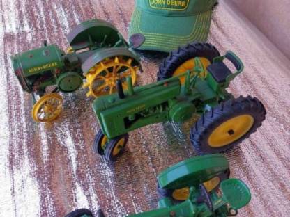 3x Ertl, 1:18 John Deere