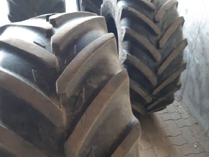 Bild 4:Michelin Xeobib 650-60R28 und 520-60R28