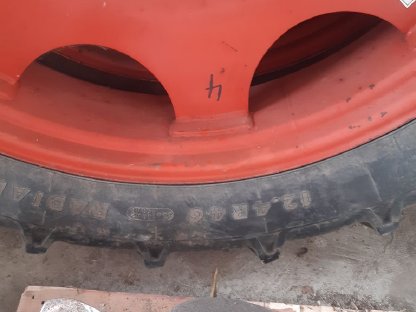 Bild 2:Felgen für Reifen 12.4R46