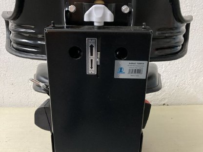 Bild 2:Neuer Traktorsitz mit Armlehnen und Gurt