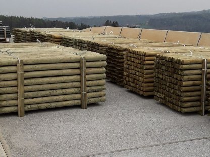 Bild 2:Kiefernpfähle, Weidezaunpfähle kesseldruckimprägniert
