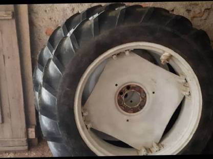 Traktorreifen 13/6R36 mit Felgen