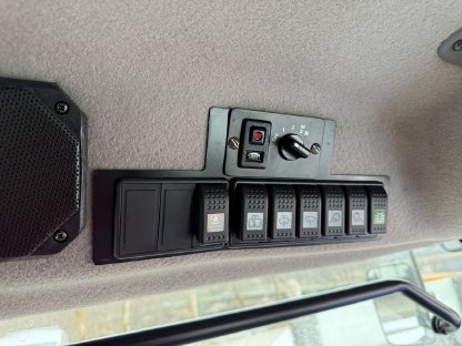 Bild 9:Solis 26 HST mit Kabine und Fronthydraulik