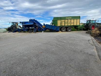 Bild 6:Maisballen, CCM, Gras, Rübenschnitzel pressen