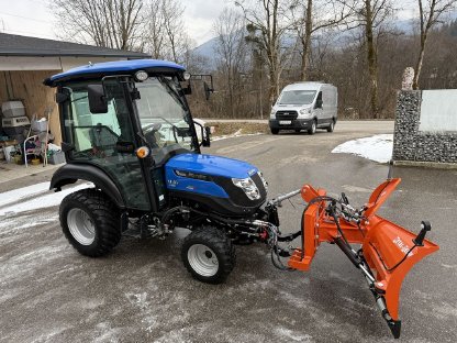 Bild 5:Solis 26 HST mit Kabine und Fronthydraulik