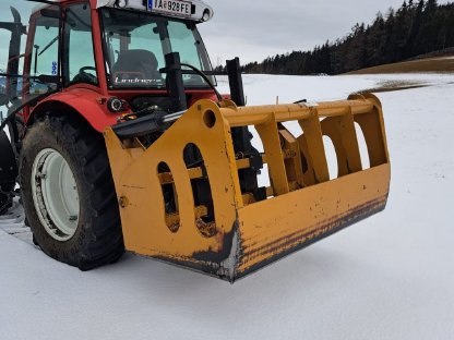 Mammut SC 195 Siloblockschneider mit Hubgerüst