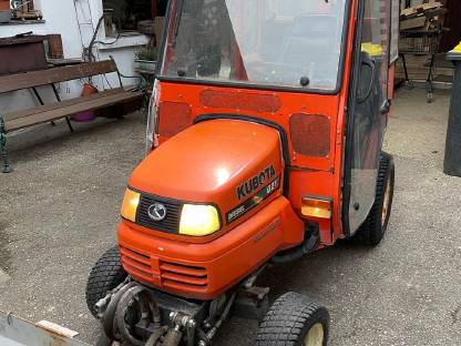 Kubota G21 Schneeschild und Streuer