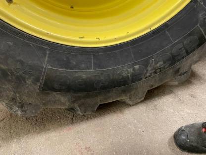 Bild 2:650/65 R38, 540/65 R28 Reifensatz inkl. Felge John Deere 6910
