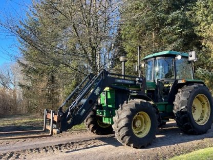 Traktor John Deere 3650 mit Frontlader und 2 Werkzeugen