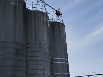 Bild 3:3 Hochsilos inkl. Silofräse und Siloverteiler