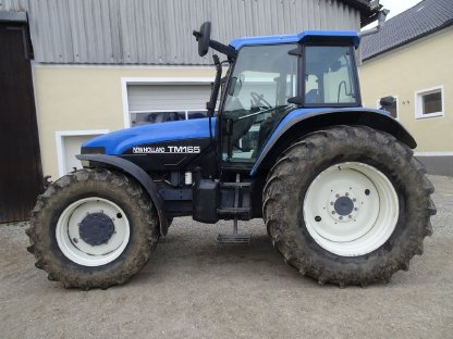 New Holland TM 165