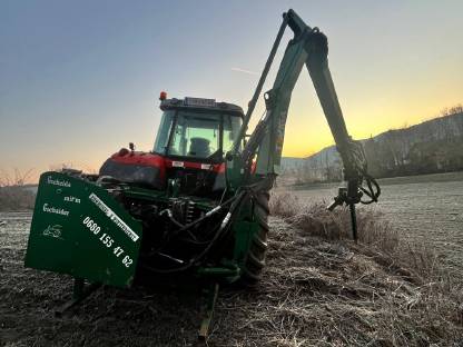 Bild 2:Böschungsmähen, Windschutzgürtelpflege