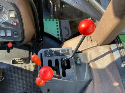 Bild 9:Traktor John Deere 3650 mit Frontlader und 2 Werkzeugen