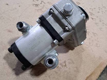 Bild 9:Hydraulikölpumpe für Zapfwelle mit Zubehör