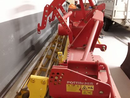 Bild 2:Kreiselegge Pöttinger Lion 300