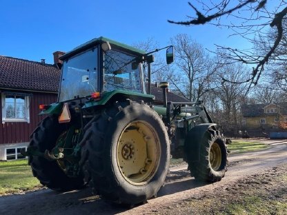 Bild 4:Traktor John Deere 3650 mit Frontlader und 2 Werkzeugen