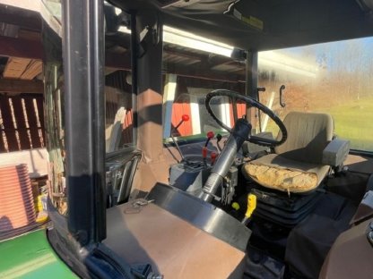 Bild 6:Traktor John Deere 3650 mit Frontlader und 2 Werkzeugen
