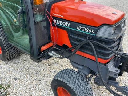 Kubota BX2200 mit Schneeschild