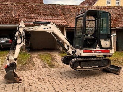 Bobcat X 328 mit Löffelpaket