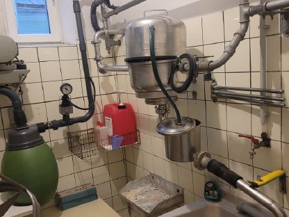 Bild 2:Melkanlage