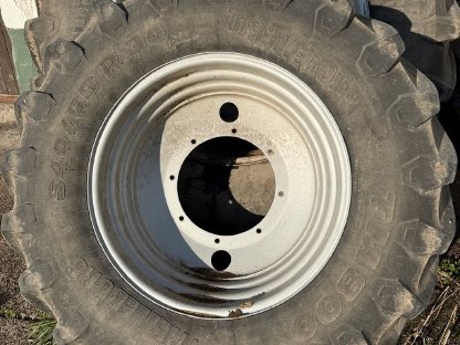 Bild 2:Traktorreifen Trelleborg 540/65 R30 - 650/65 R42