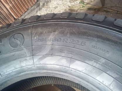 Lkw-Reifen 295/80 R 22.5