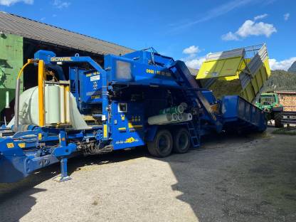 Bild 7:Maisballen, CCM, Gras, Rübenschnitzel pressen