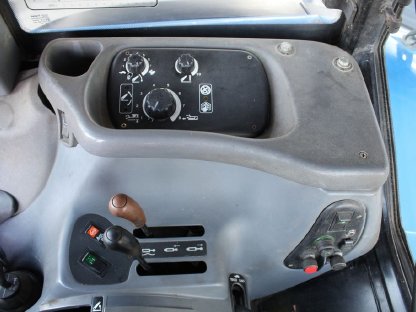 Bild 7:New Holland TS 115 - Gute Ausstattung