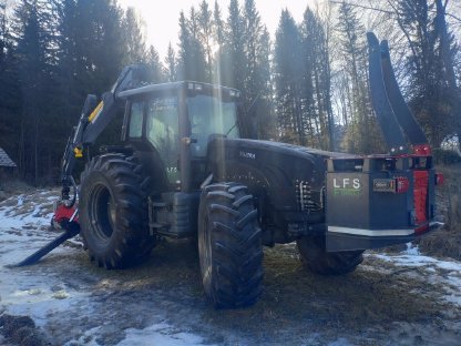 Valtra Traktor Harvester