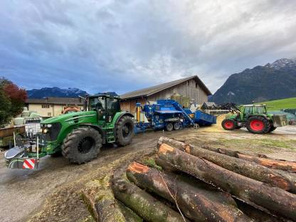 Bild 5:Maisballen, CCM, Gras, Rübenschnitzel pressen