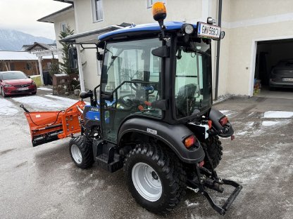 Bild 2:Solis 26 HST mit Kabine und Fronthydraulik