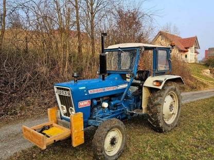 Ford 2000-8 Traktor