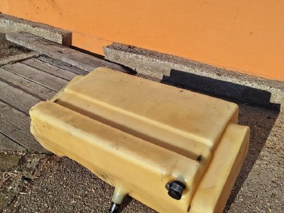Bild 3:Hydrauliköltank MB Trac 1100/1300/1500